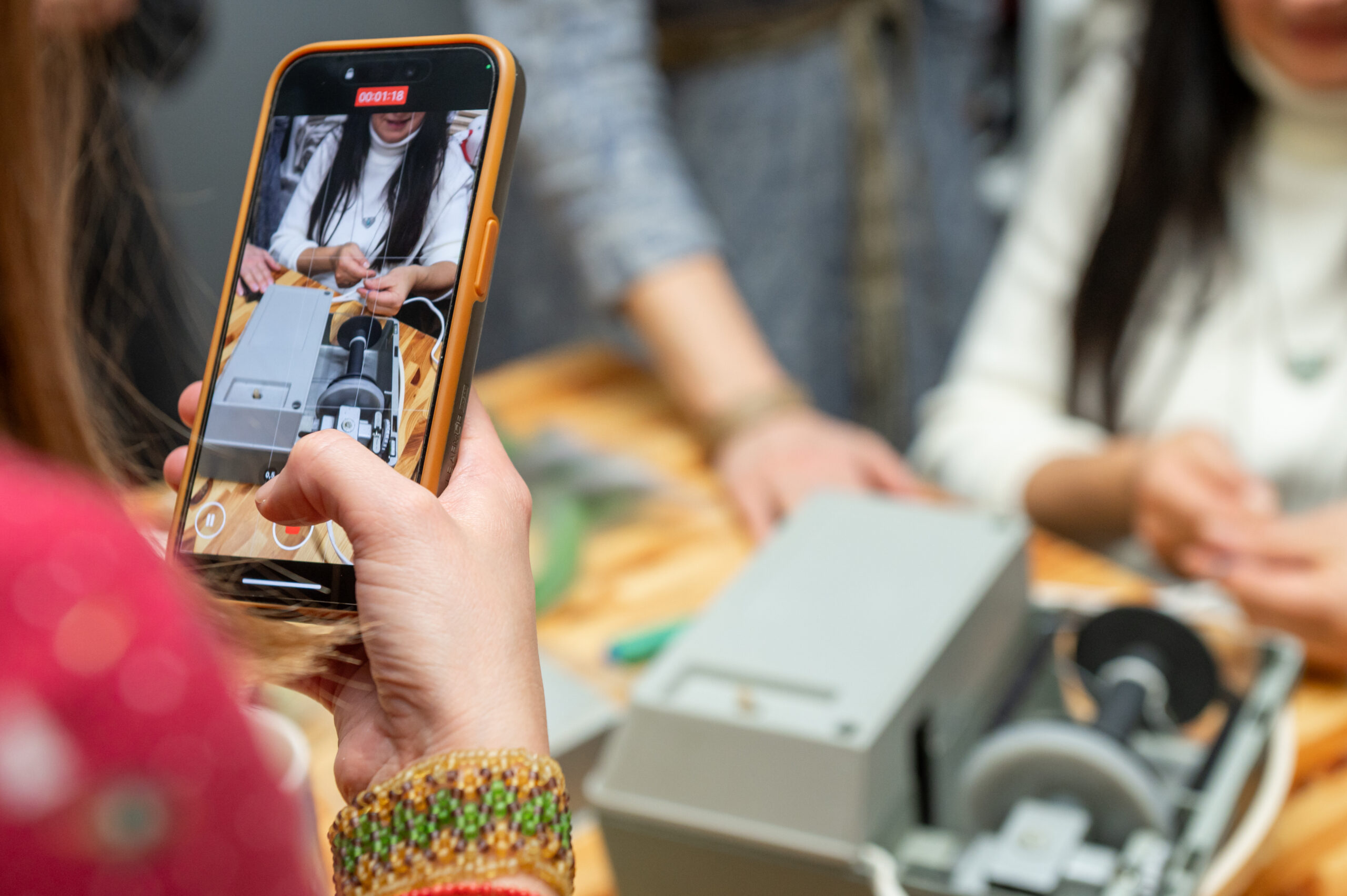 Dos and Don’ts of Social Media Storytelling for Small Businesses